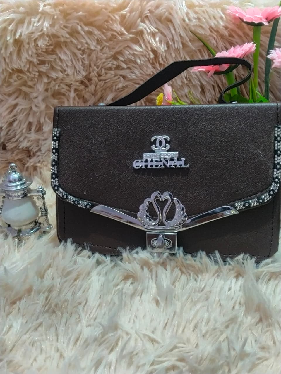 Elegant Women's Premium Flap Shoulder Bag | Stylish Crossbody Handbag